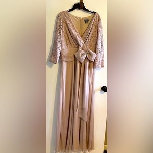 Jessica Howard NWT Taupe formal gown
